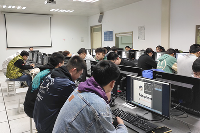 管理技術(shù)系深化產(chǎn)教融合 企業(yè)教師進(jìn)課堂，賦能計(jì)算機(jī)軟硬件技術(shù)開(kāi)發(fā)人才培養(yǎng)